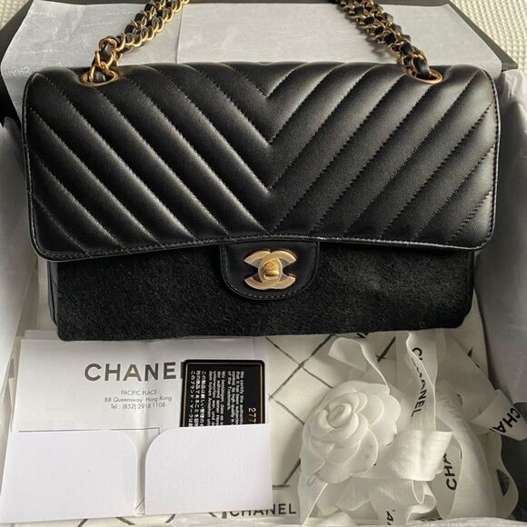 CHANEL Handbags - 100% authentic CHANEL medium double flap black lambskin with GHW